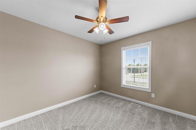 Building Photo - 101 Shadow Pointe Dr