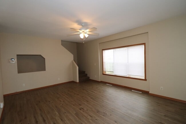 Building Photo - Spacious Town House for Rent
