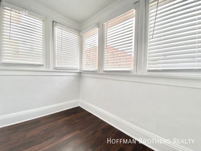 Building Photo - 1836 N Wilton Pl