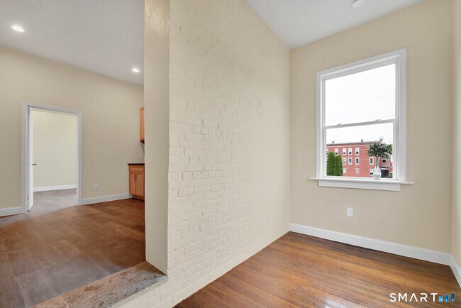 Building Photo - 120 E Main St