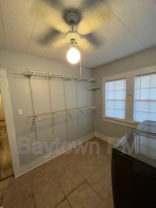 Building Photo - 203 W Haya St