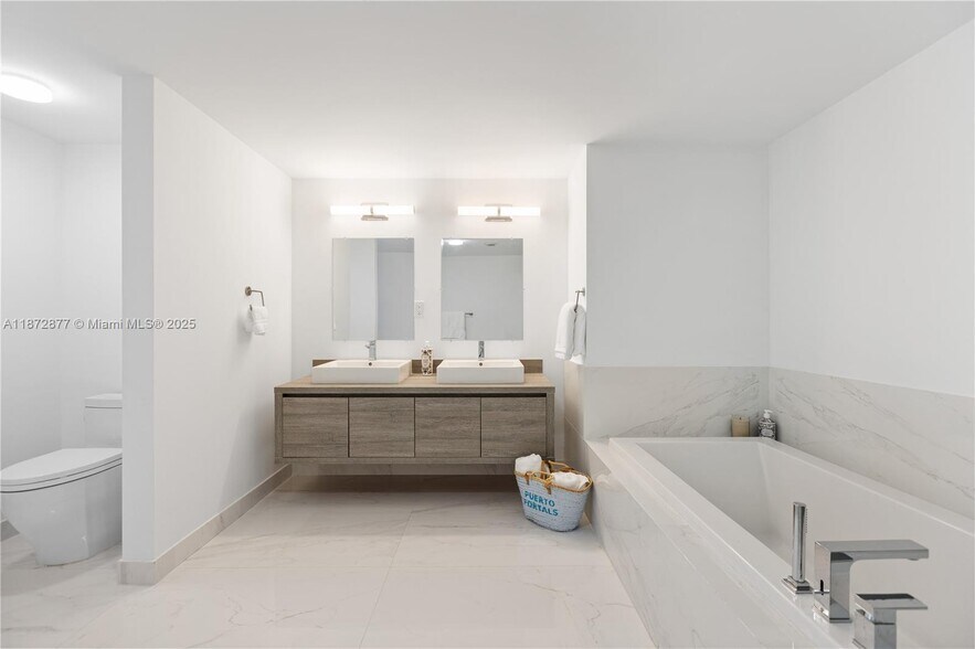 Building Photo - 400 Sunny Isles Blvd