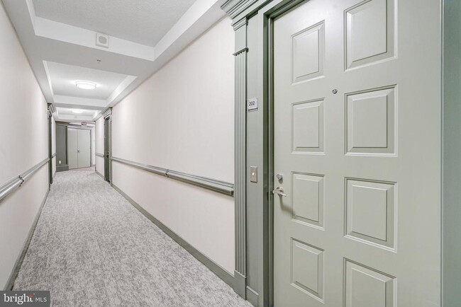 Building Photo - 3101 N Hampton Dr