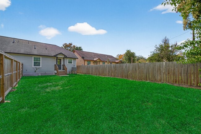 Building Photo - 2509 Moreau St