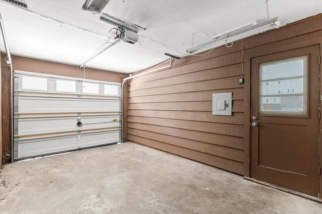 Building Photo - 3306 Westhill Dr