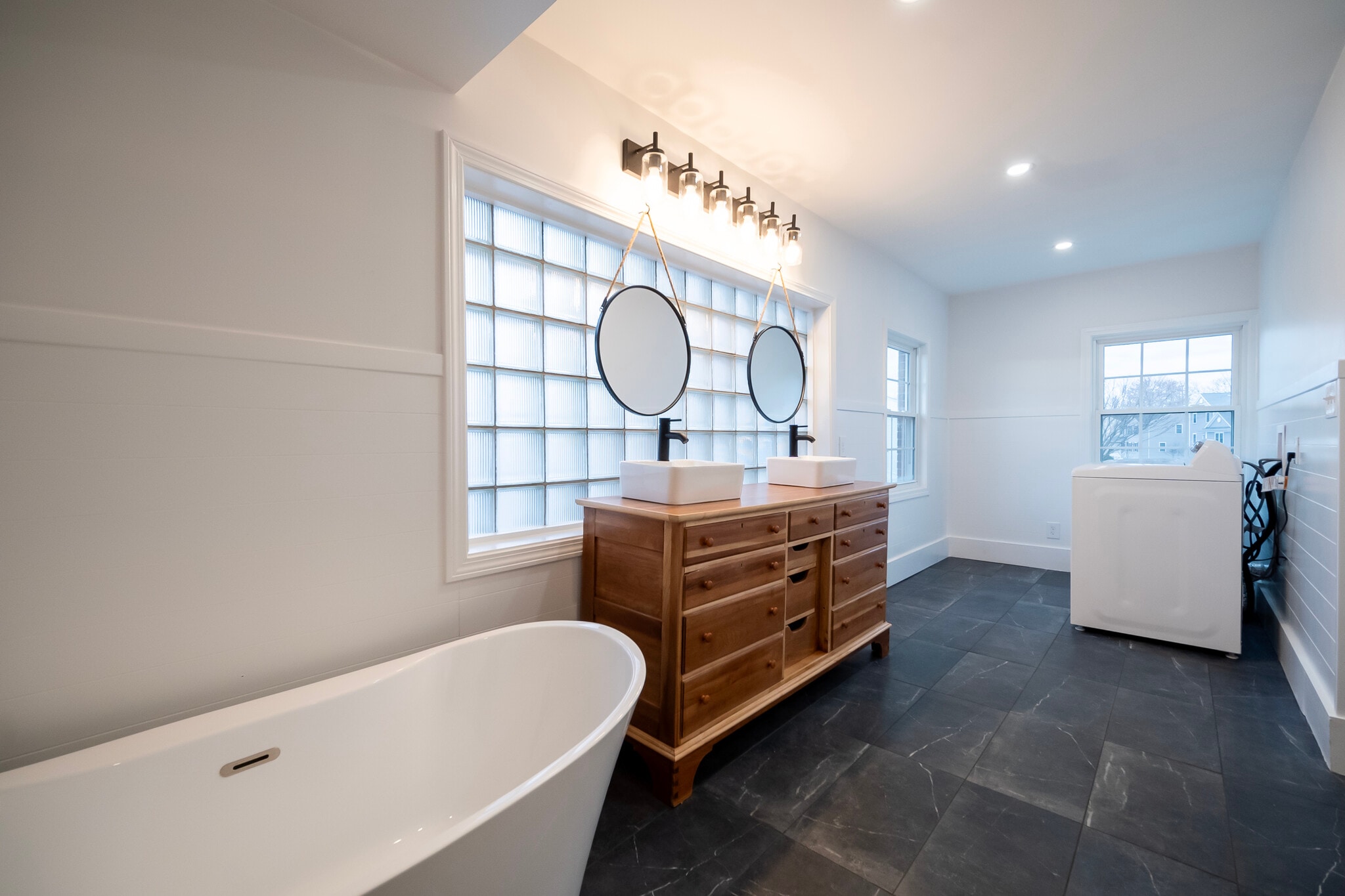 Building Photo - 10 Wampanoag Trl