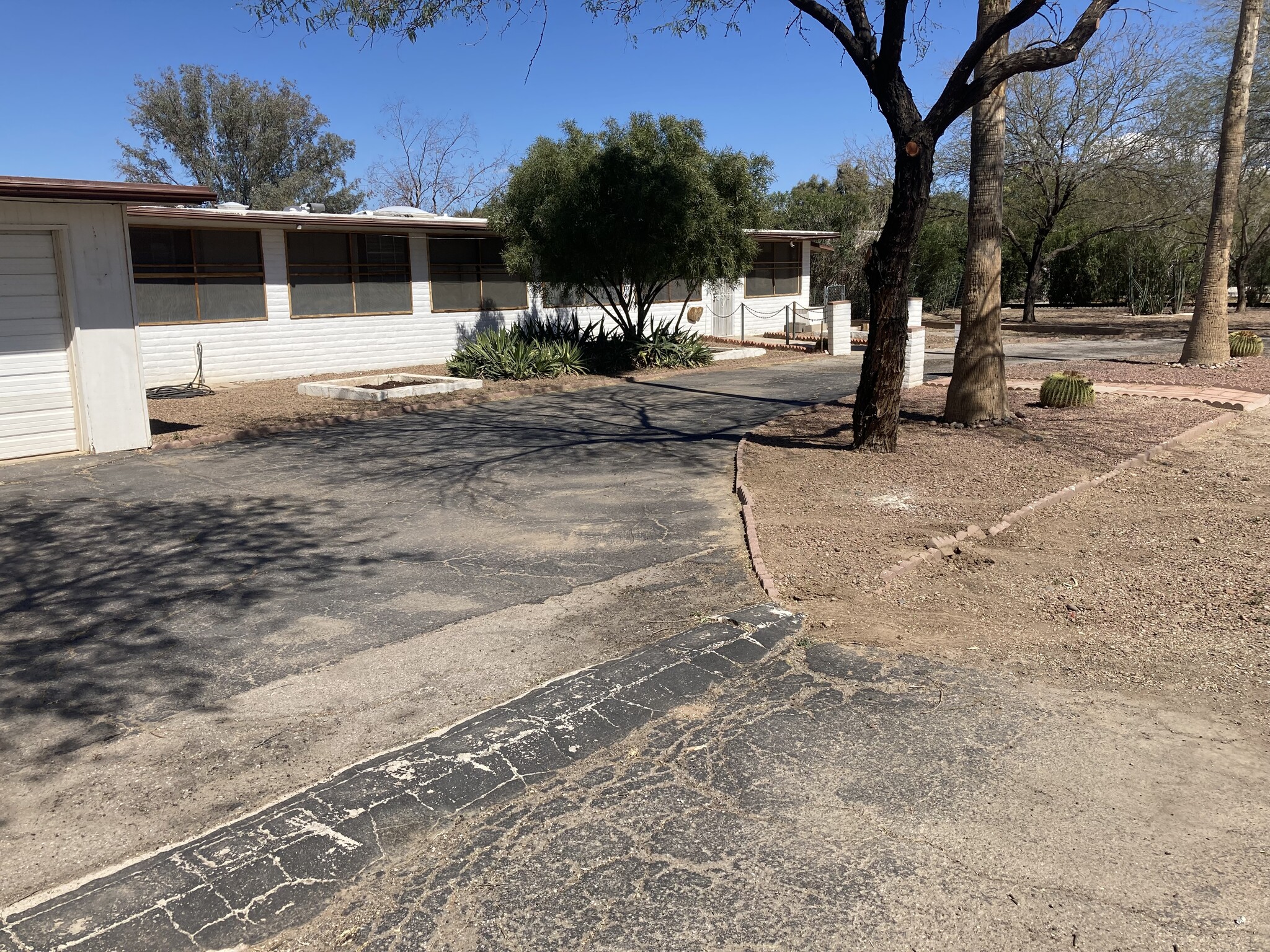 driveway - 5400 W Calle Cayeus