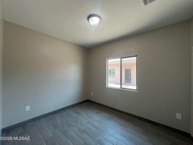 Building Photo - 802 E 35th St