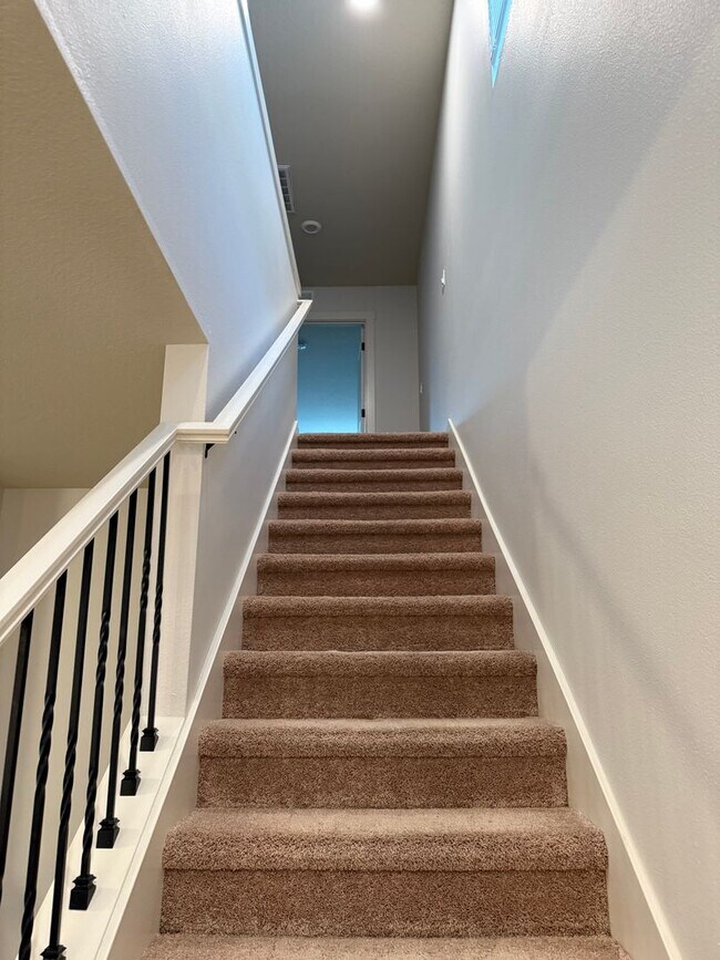 Building Photo - Impressive North Plains Home Backing to Protected Green Space – Move-In Ready!