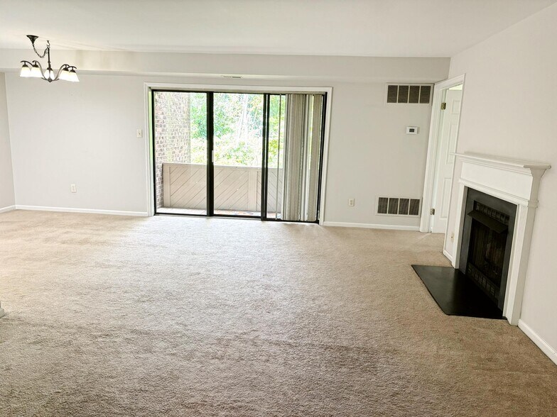 Building Photo - 805 Mountainview Dr