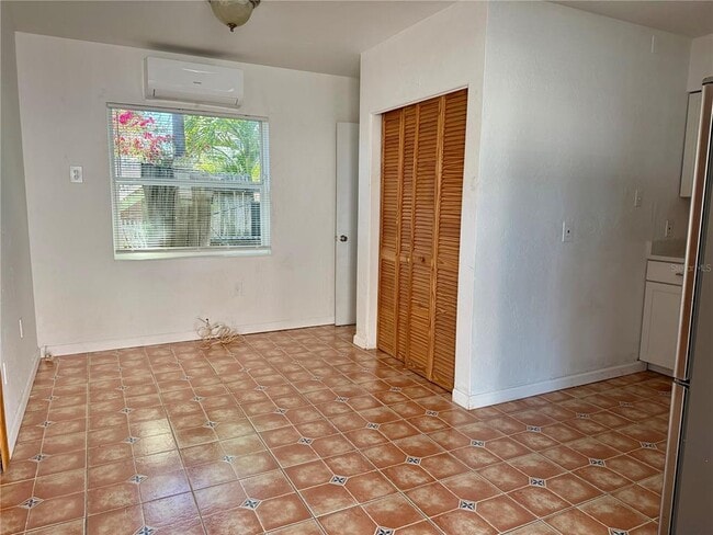 Building Photo - 551 73rd Ave