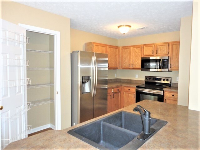 Building Photo - 9909 Olde Park Dr