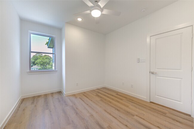 Building Photo - 7120 Eastwood St