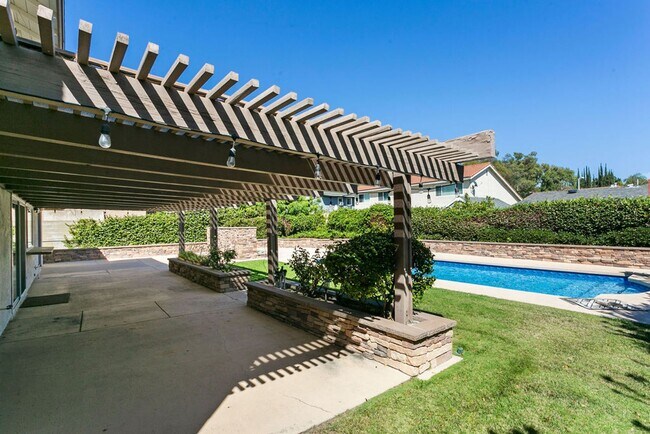 Building Photo - Move-In Special - 50% Off First Month’s Rent! Upgraded Pool Home in Wonderful Mission Viejo Neigh...