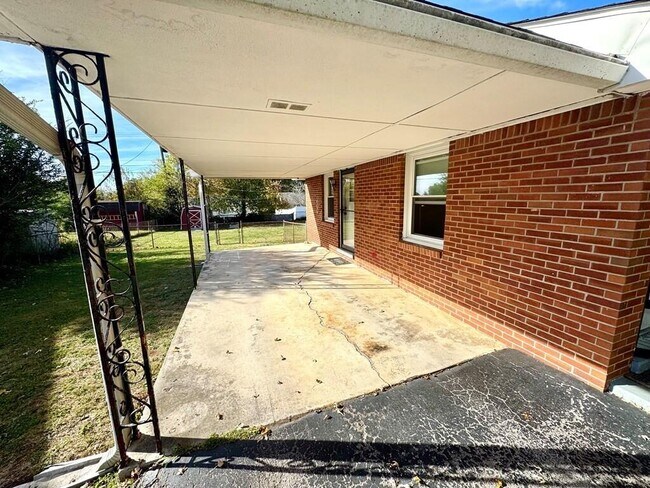 Building Photo - 3507 Velma Dr