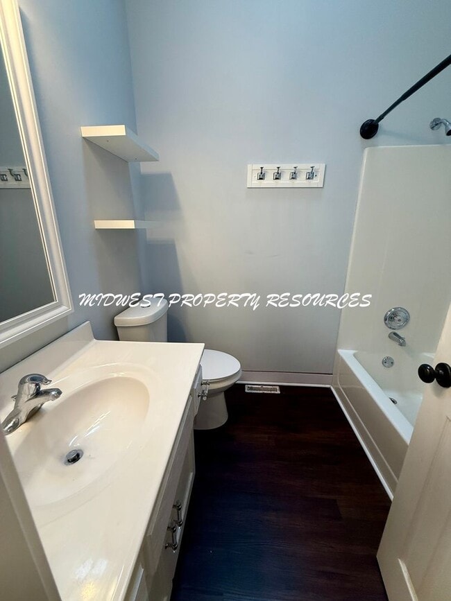 Building Photo - Lee's Summit Schools! 3 Bedroom/2.5 Bath H...