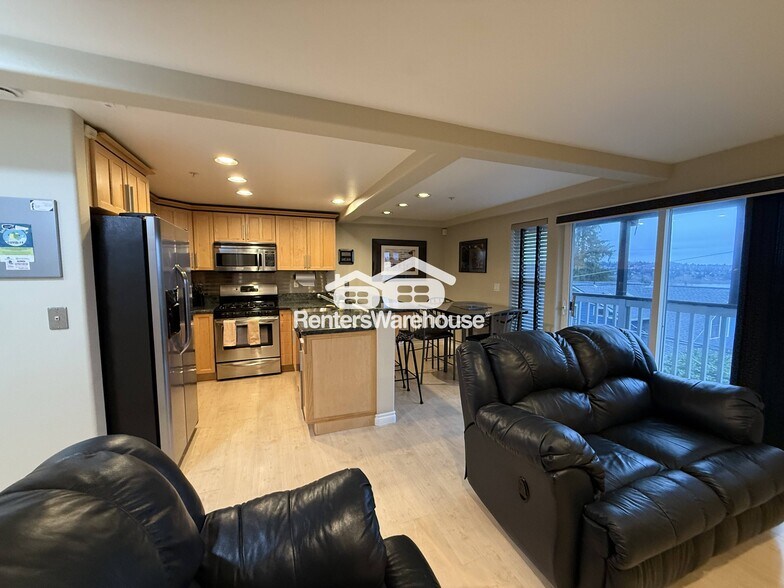 Building Photo - 6514 Phinney Ave N