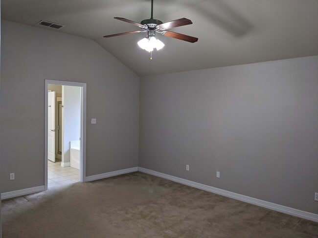 Building Photo - 5805 Thompson Pl