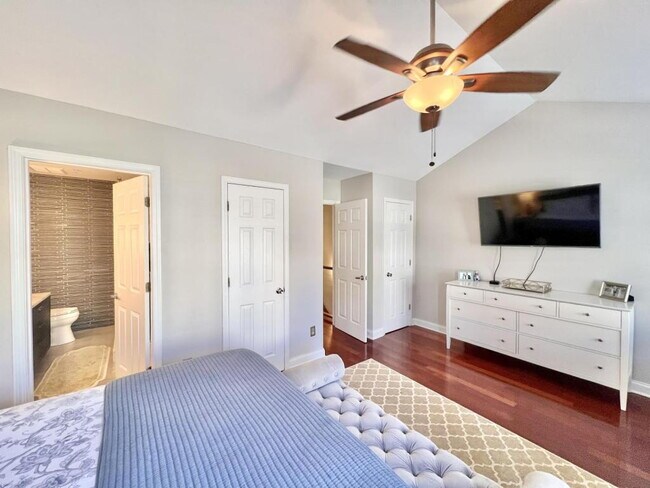 Building Photo - SUMMER SPECIAL - $500 off first month's rent!!