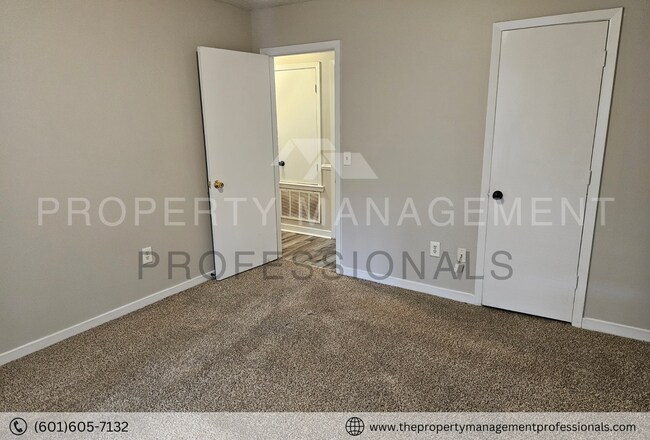 Building Photo - Relaxing and ready for you located in the ...