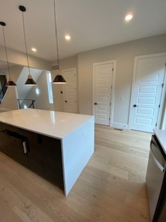 Building Photo - Welcome to the Beautiful Modern Townhome i...