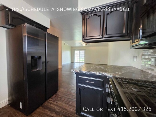 Building Photo - Beautifully renovated 3-bedroom, 2-bath ho...