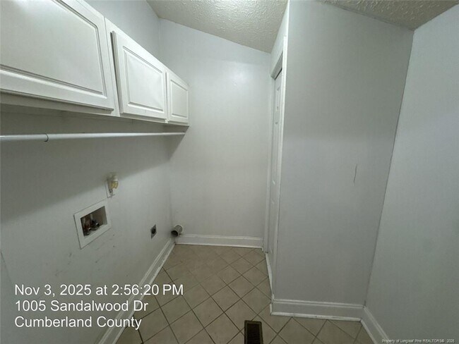 Building Photo - 1005 Sandalwood Dr