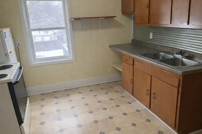 Building Photo - 213 S 2nd St