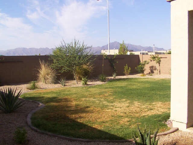 Building Photo - Charming 5 Bed 3 Bath Home in good communi...