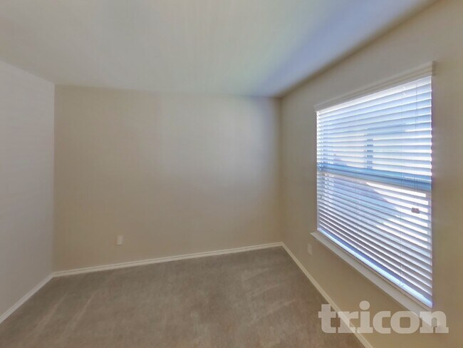 Building Photo - 2060 Brisbon St