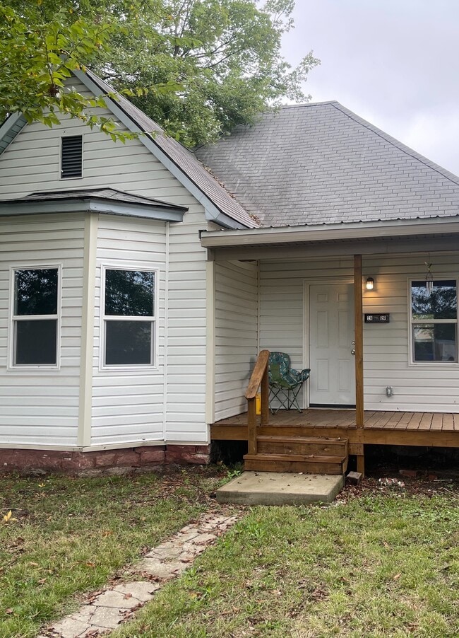 Building Photo - 2026 S Joplin Ave