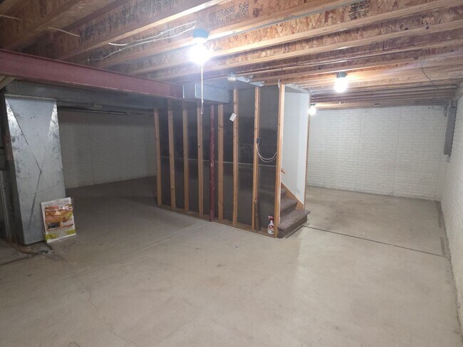 Building Photo - 3205 S Ridge Crest Ct