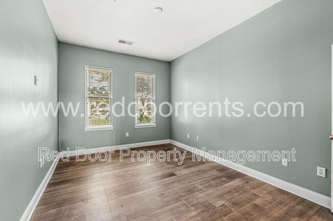 Building Photo - 355 E Ohio St