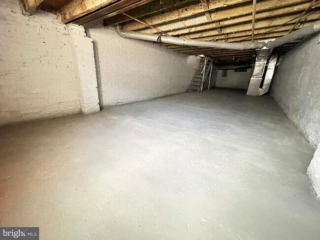Building Photo - 1736 Darley Ave