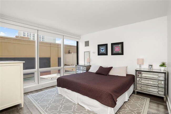 Building Photo - 1 Broad St