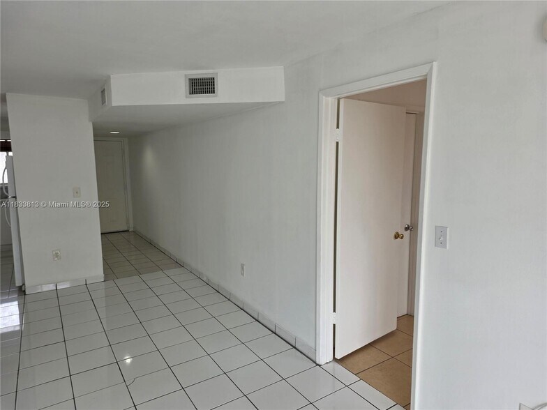Building Photo - 6060 W 21st Ct