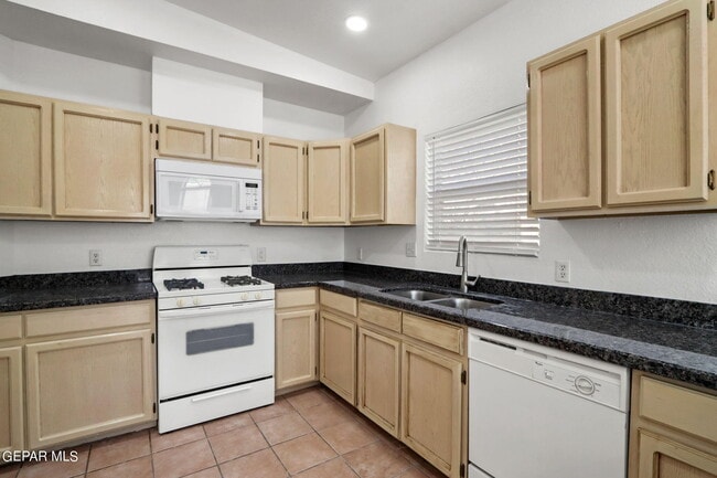 Building Photo - 205 N Alto Mesa Dr