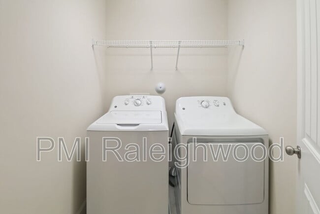 Building Photo - 2707 Masonboro Ferry Dr