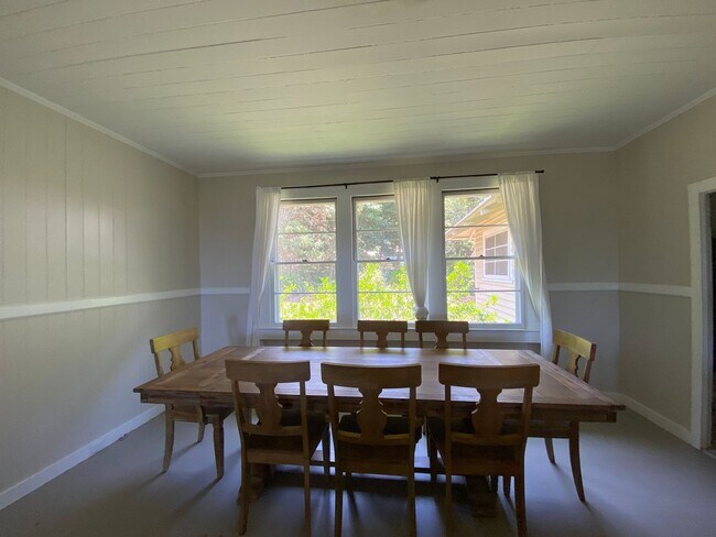Building Photo - Furnished Plantation Home with 3 Bedrooms,...