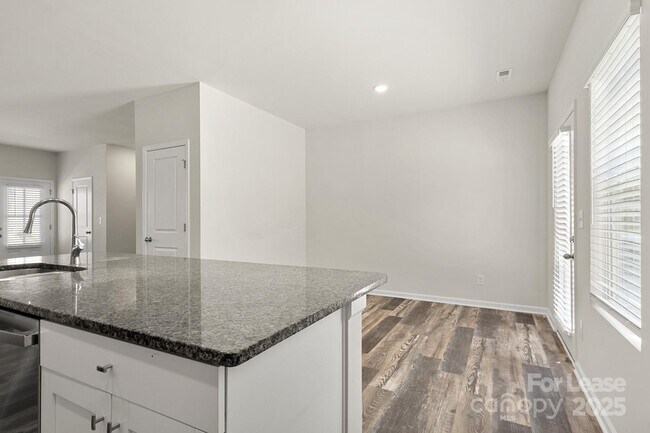 Building Photo - 117 Dogwood Vlg Trl