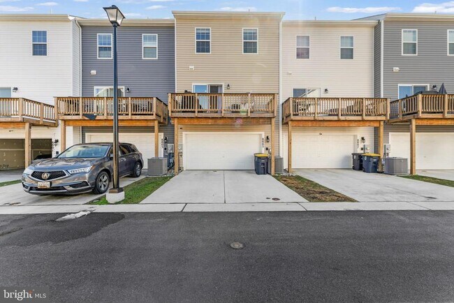 Building Photo - 8805 Mimosa Ave