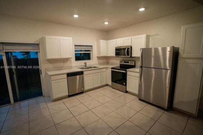 Building Photo - 137 NE 3rd St