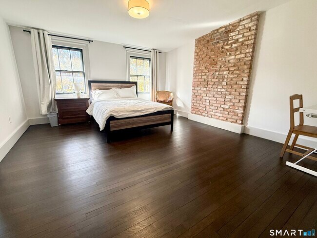 Building Photo - 30 Trumbull St