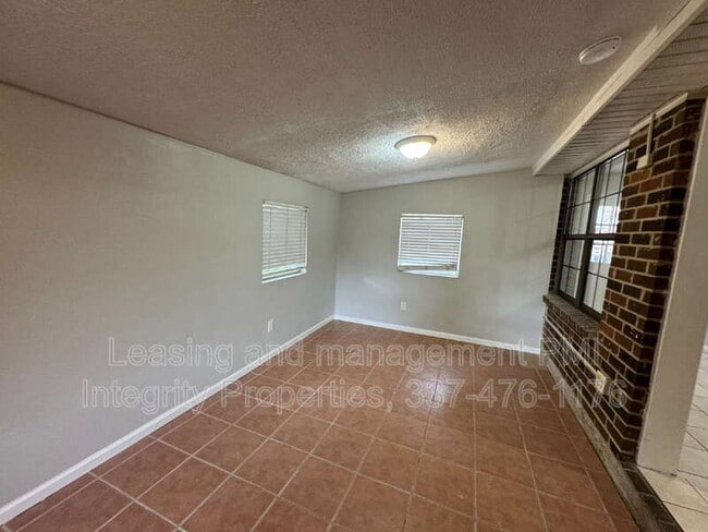 Building Photo - 409 Marseilles Dr