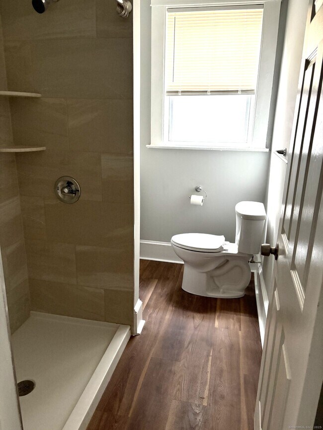 Building Photo - 116 Elm St