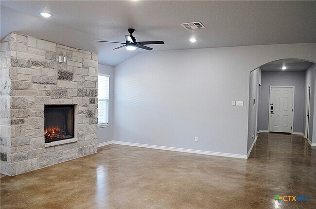 Building Photo - 745 Freedom Cir