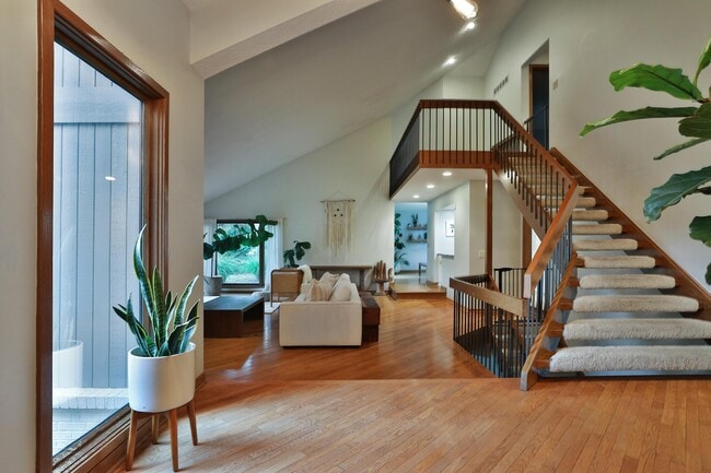 Building Photo - 668 Eagle Ridge