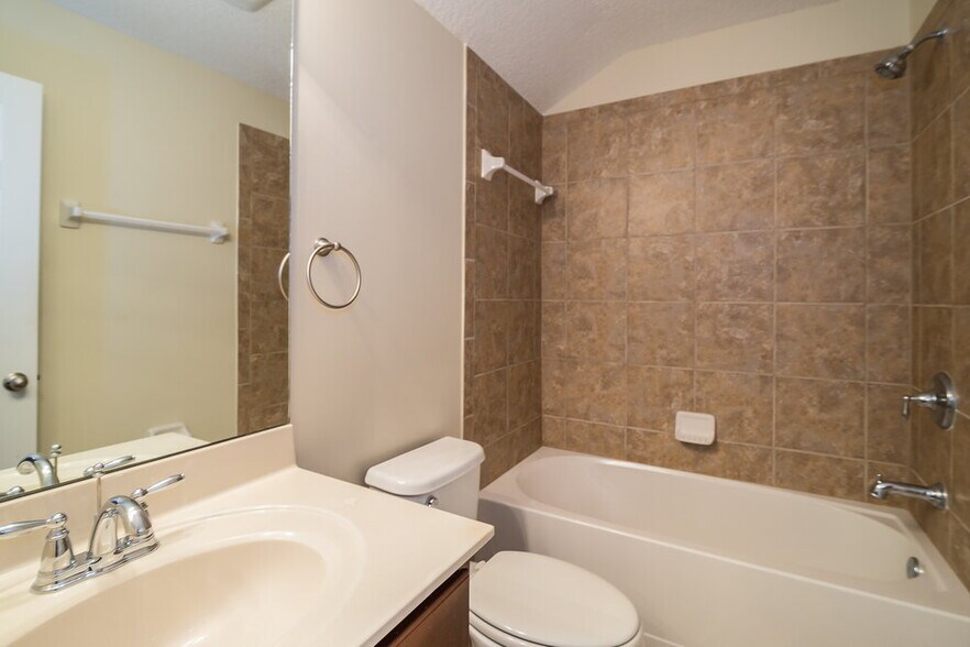 Building Photo - 71 Stirlingshire Ct