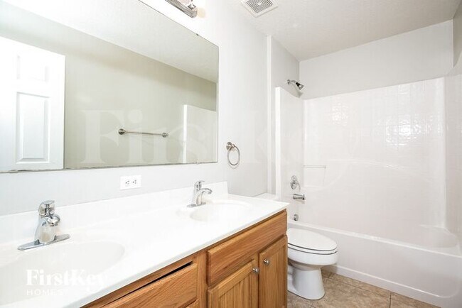 Building Photo - 541 Tortuga Way