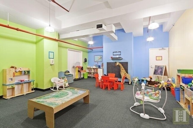 Building Photo - 365 Bridge St